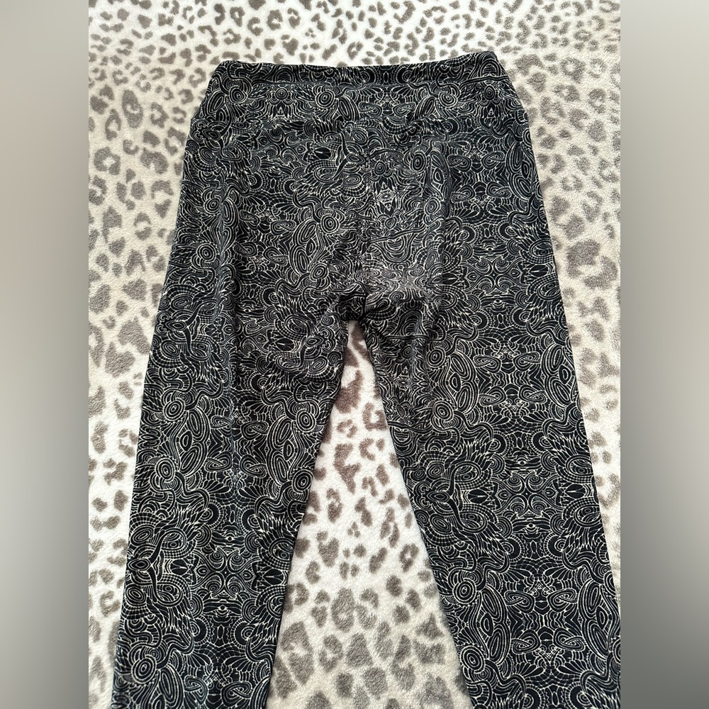 LuLaRoe Doodle Print Leggings in Black Tan One Size 2-10 - Picture 8 of 16